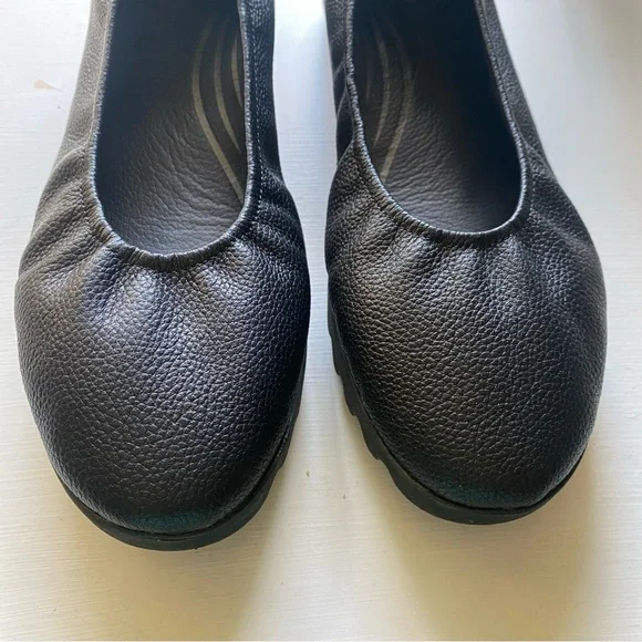 Aetrex Black Women's Flats - Picture 5 of 9
